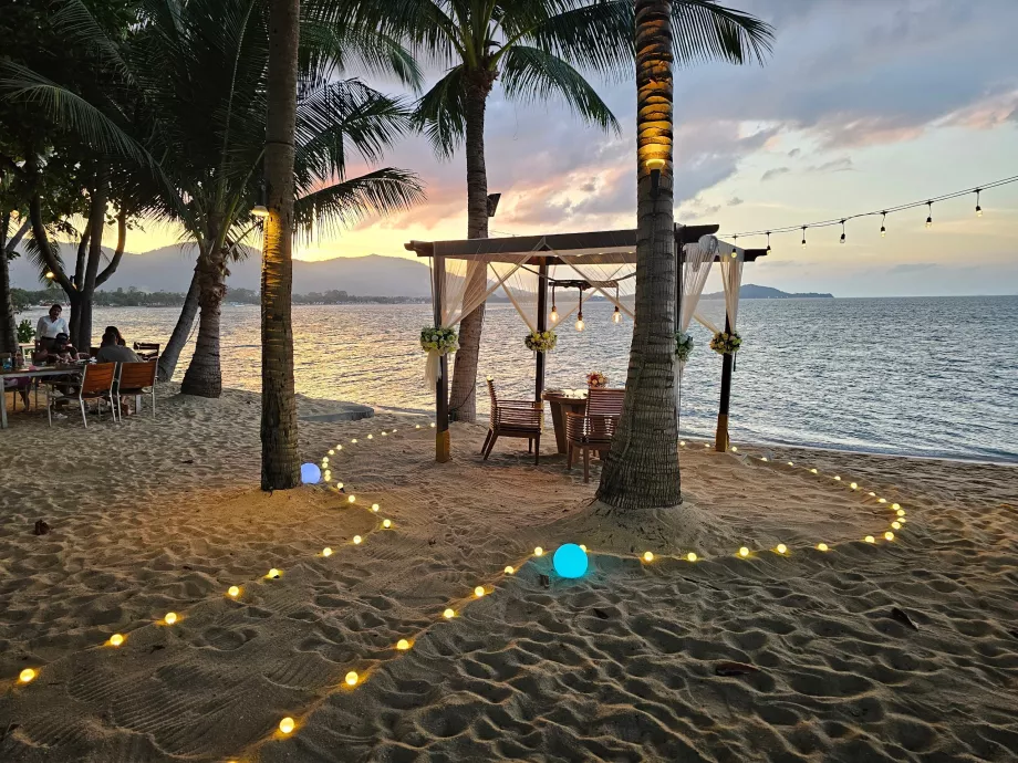 Romantilised istekohad (tasuline teenus)