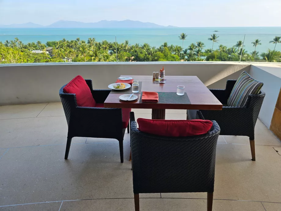 Hommikusöök - terrass vaatega