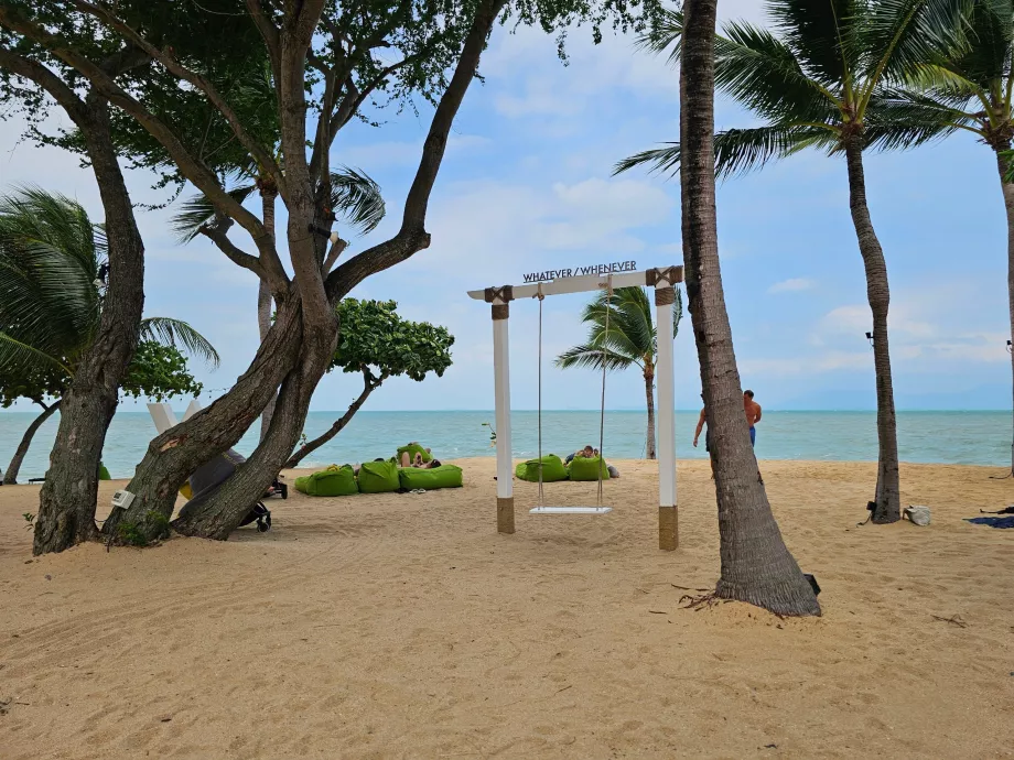 Kiikumine hotelli rannas