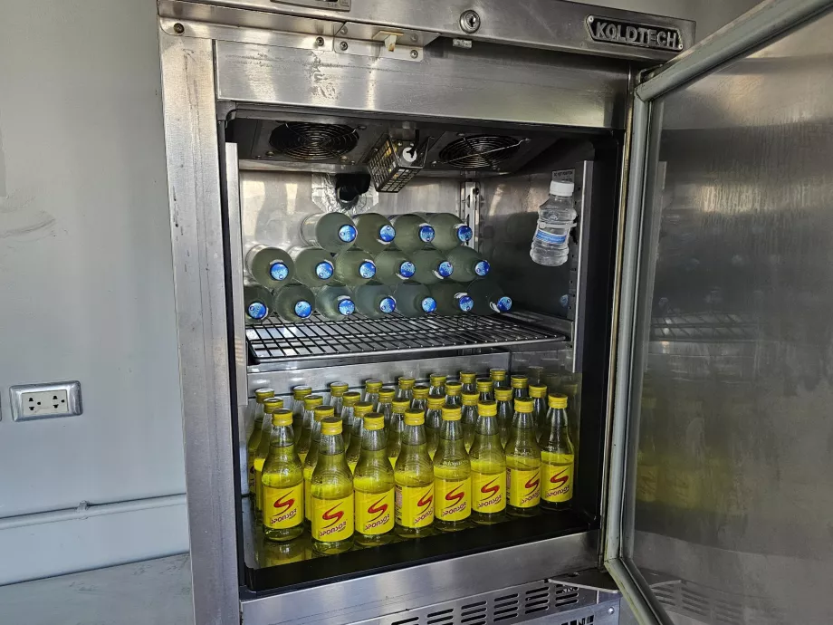 Vesi ja limonaad SweetSpotis