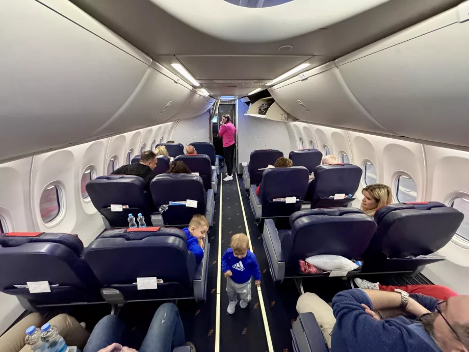 Smartwings B738 äriklassi salong Smartwings B738