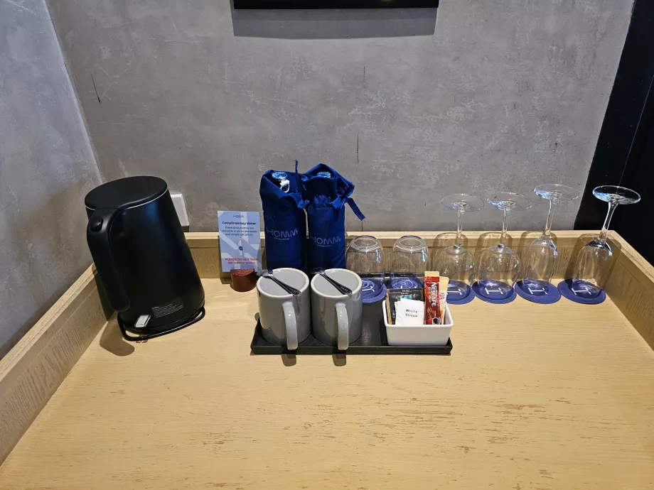 Tasuta vesi ja lahustuv kohv/tee