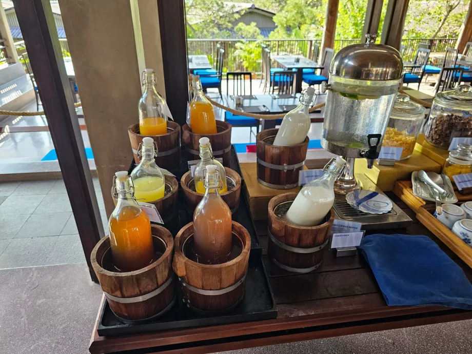 Hommikusöök - mahlad, vesi ja piim