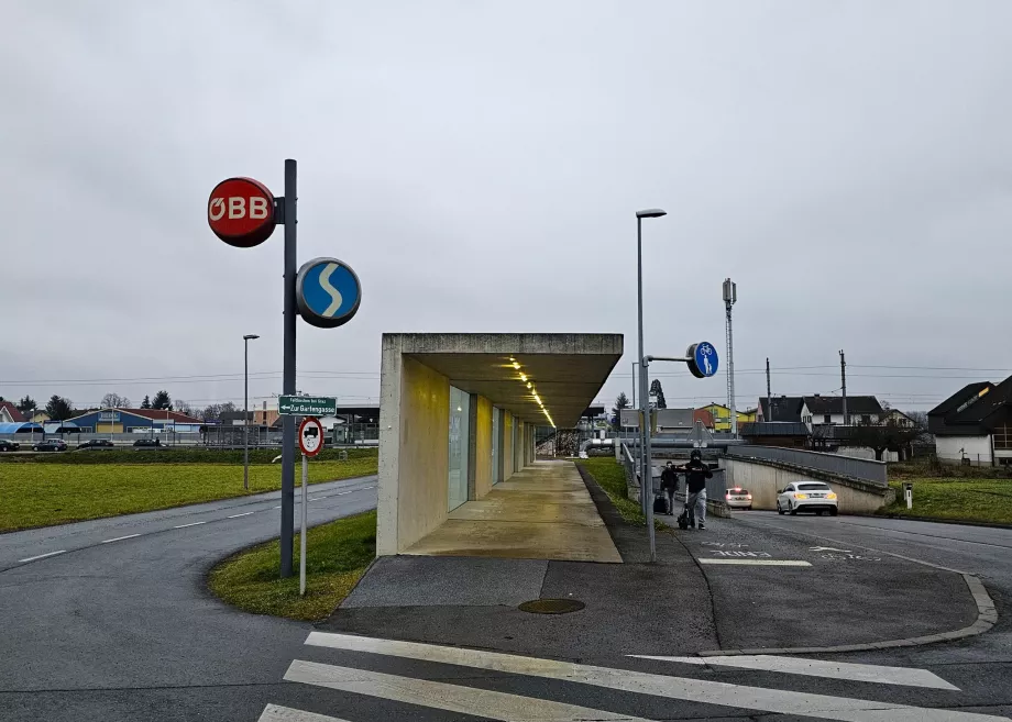 Rongijaam lennujaama lähedal - vasakpoolne suund Grazi suunas