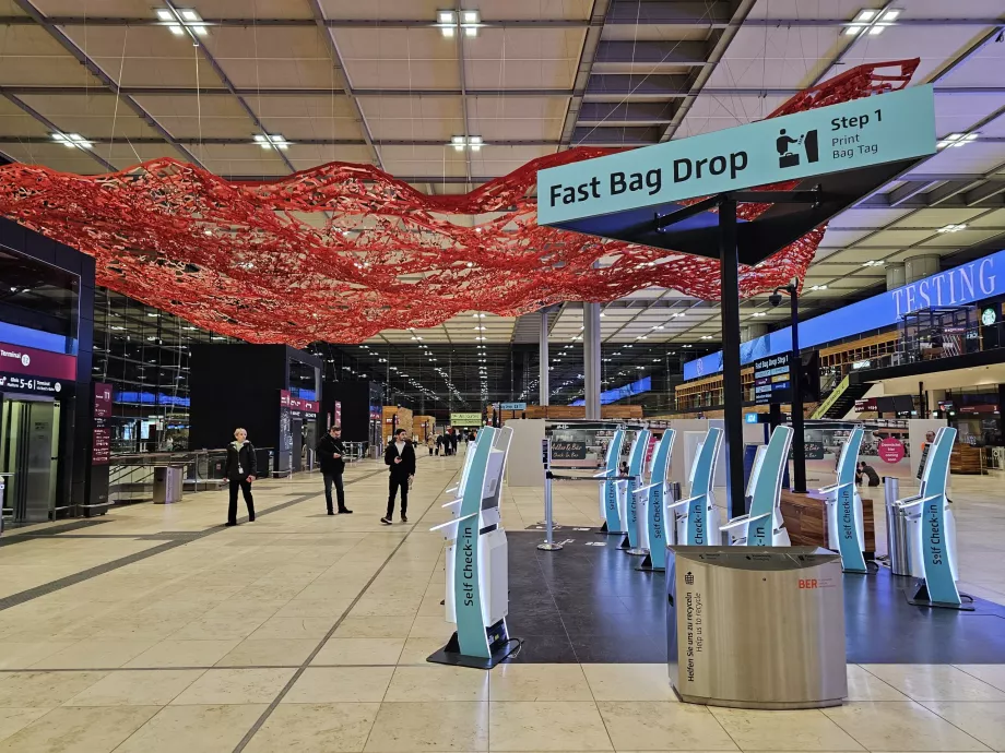 Väljuvate lendude saal, terminal 1