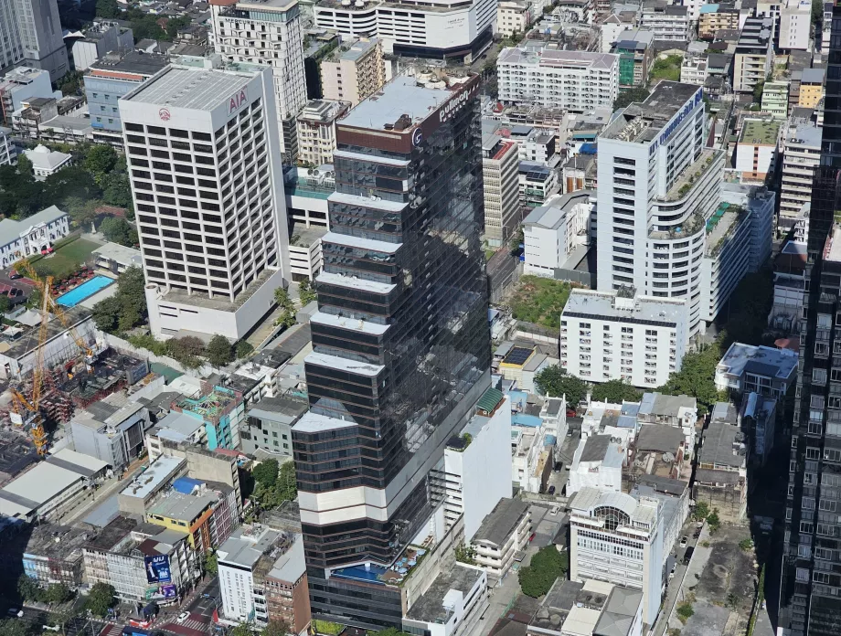 Vaade hotellile King Power Mahanakhoni vaatepunktist