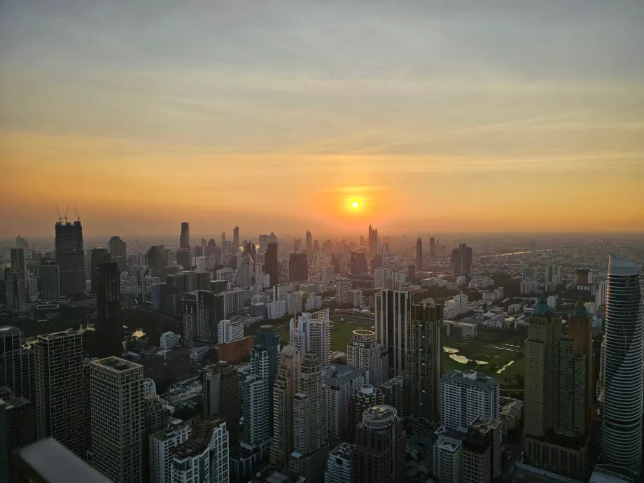 Päikeseloojang Akara Sky Hanumanilt