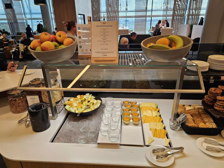 Maiustused, puuviljad ja juust