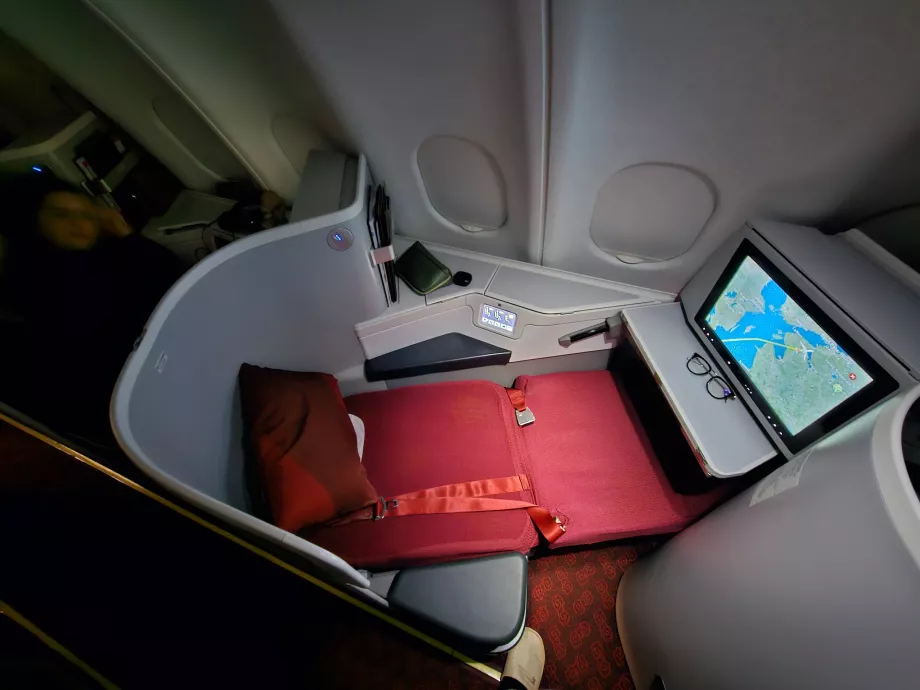 Voodiks lahti harutatud diivan