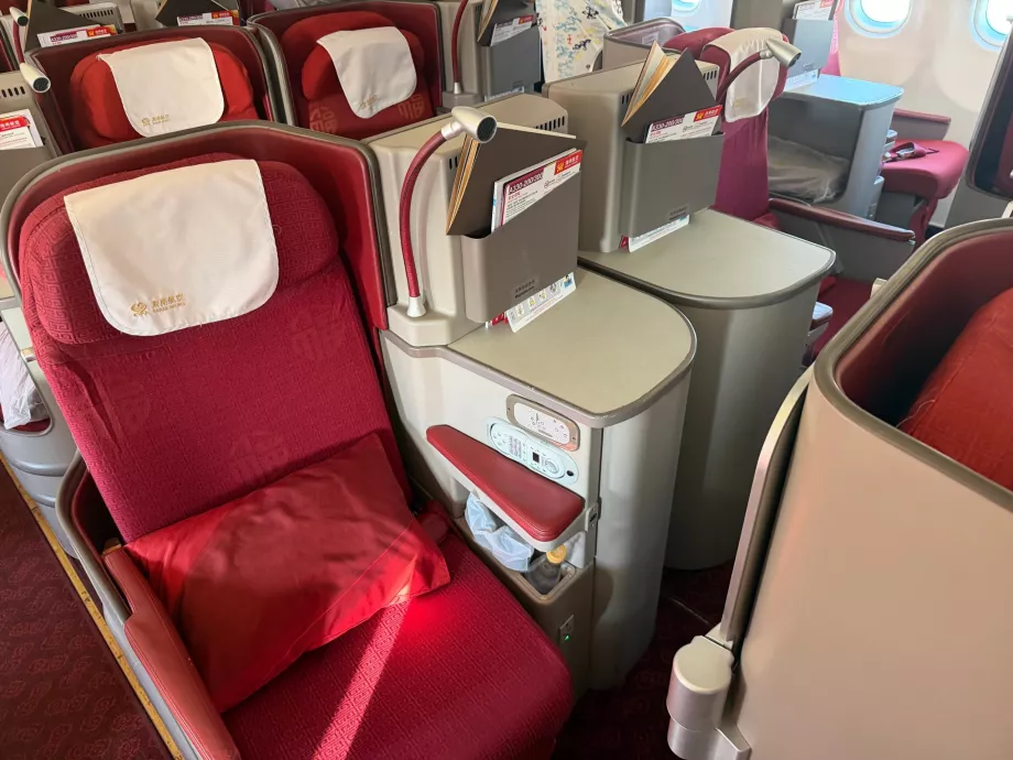 Keskmiste istmete teine variant (kaugel üksteisest)