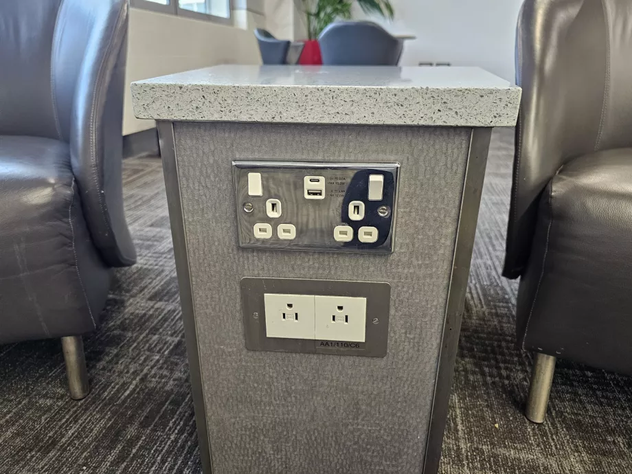 Pistikupesad ja laadijad