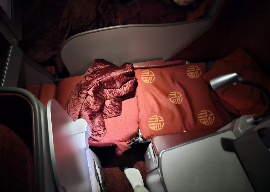 Voodiks lahti harutatud diivan