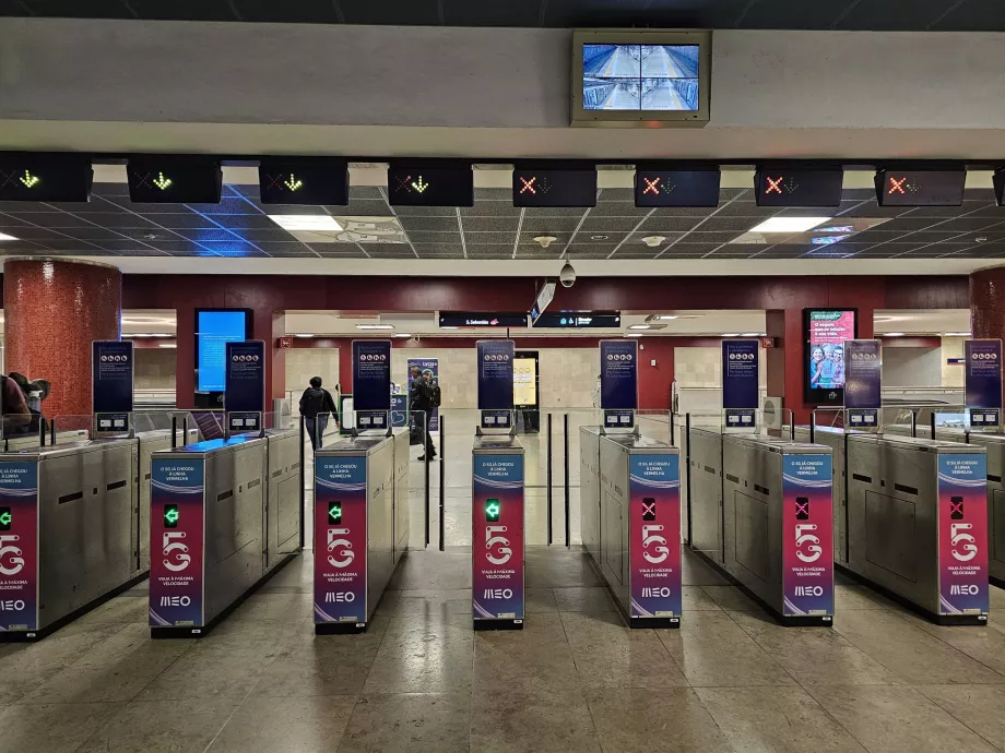 Pöördkäigud metroojaama sisenemiseks