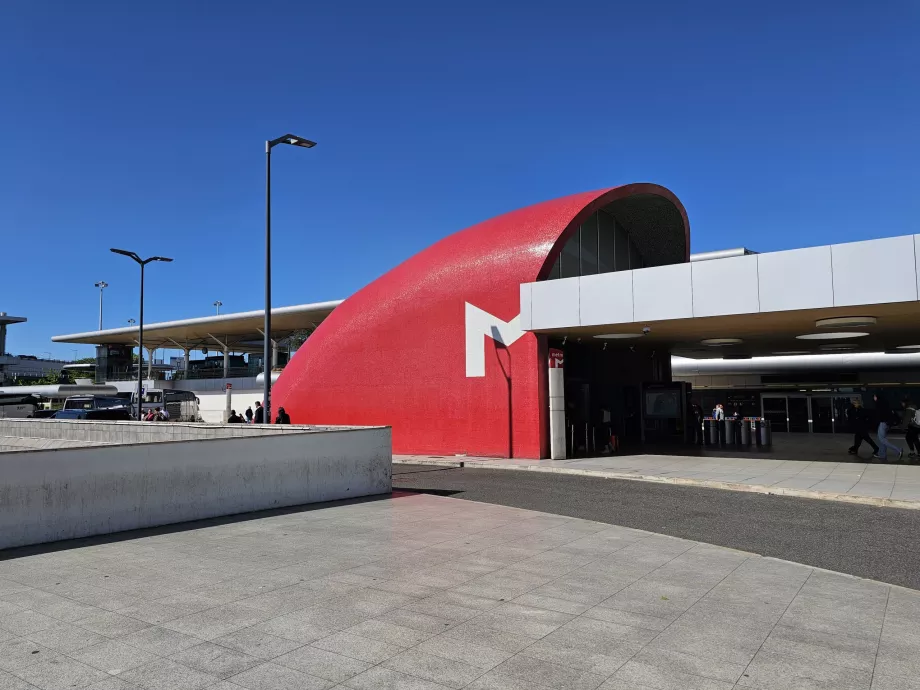 Metroojaam terminal 1 ees