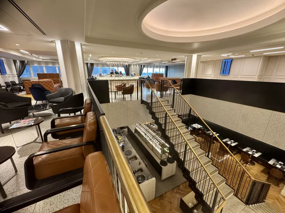 Vaade ootesaalile ülemiselt korruselt