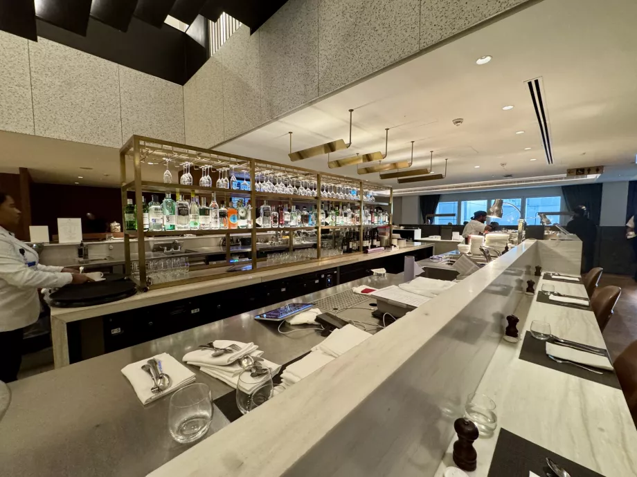 Restoran koos baariga