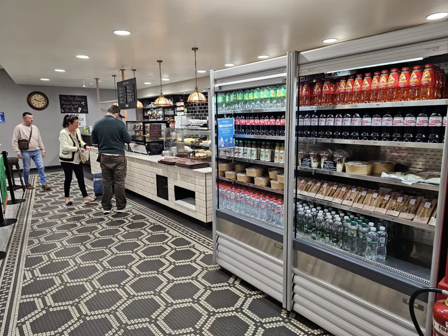 Lennujaama restoran, avalik osa