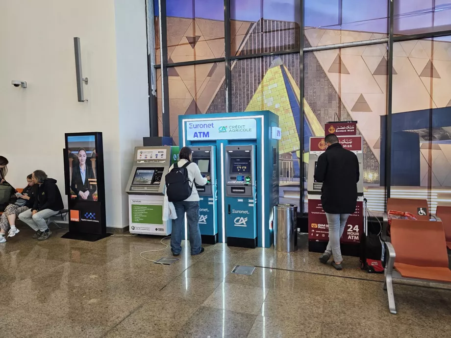 sularahaautomaadid enne passikontrolli