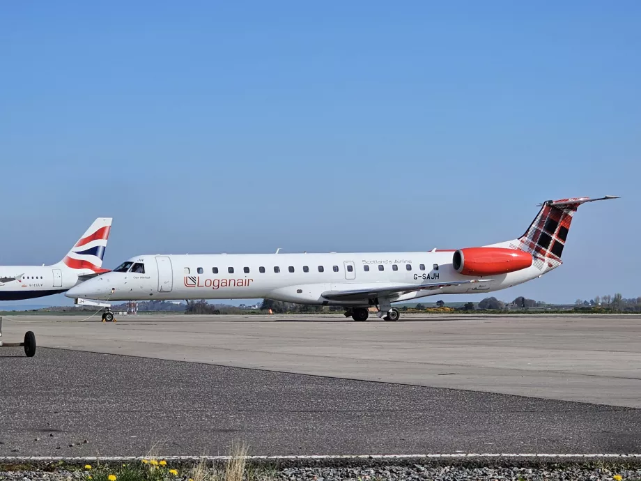 Embraer 145 Invernessi lennujaamas
