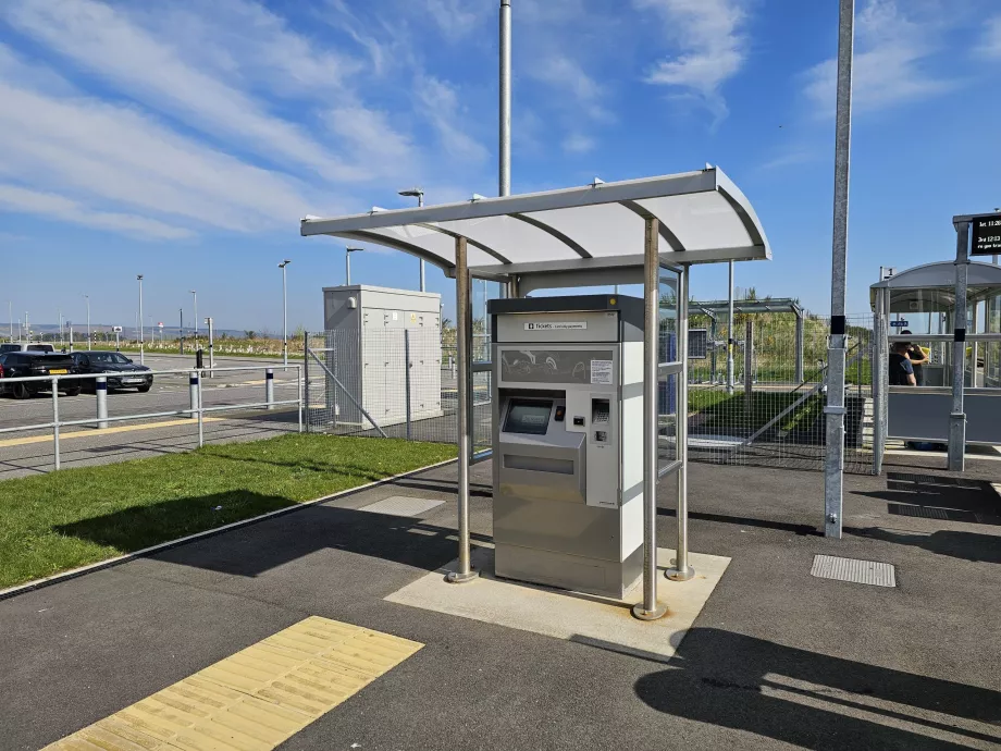 Piletimüügiautomaat rongiplatvormil