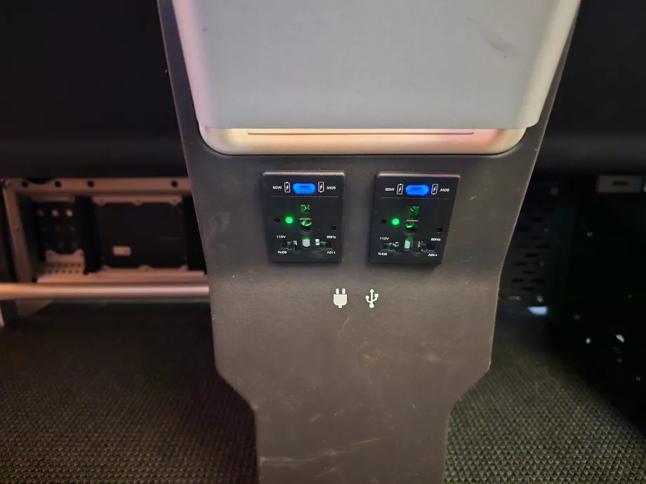 Universaalne pistikupesa ja USB-C pordid