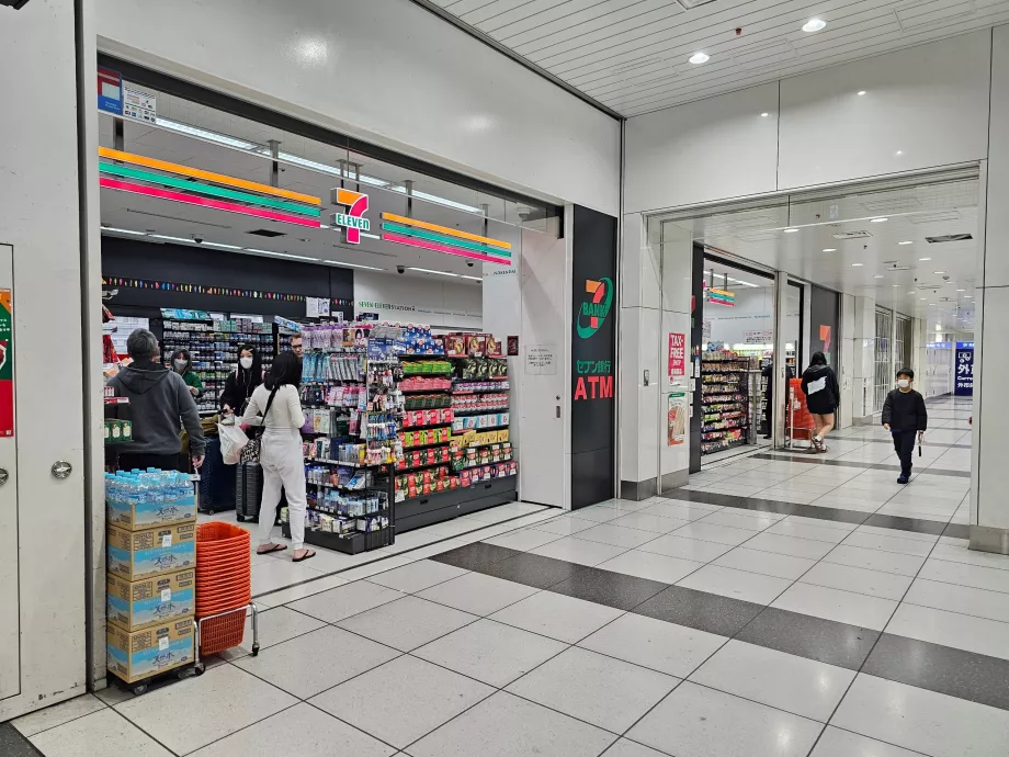 7-Eleven, üldkasutatav ala, väljumised, terminal 3