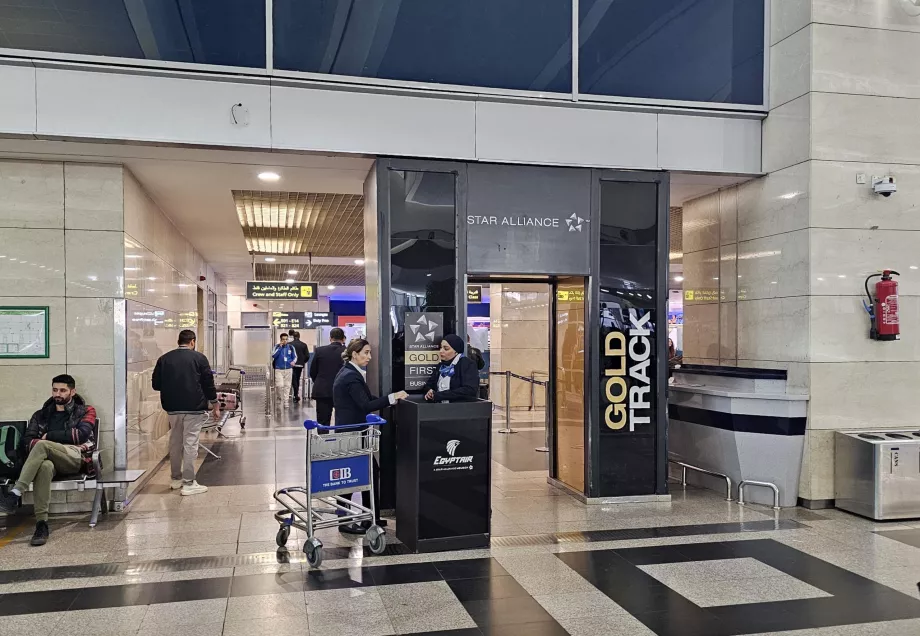 Kiirtee passikontrollile, terminal 3