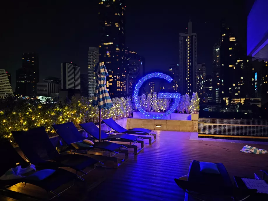 Basseinitrass pimedas