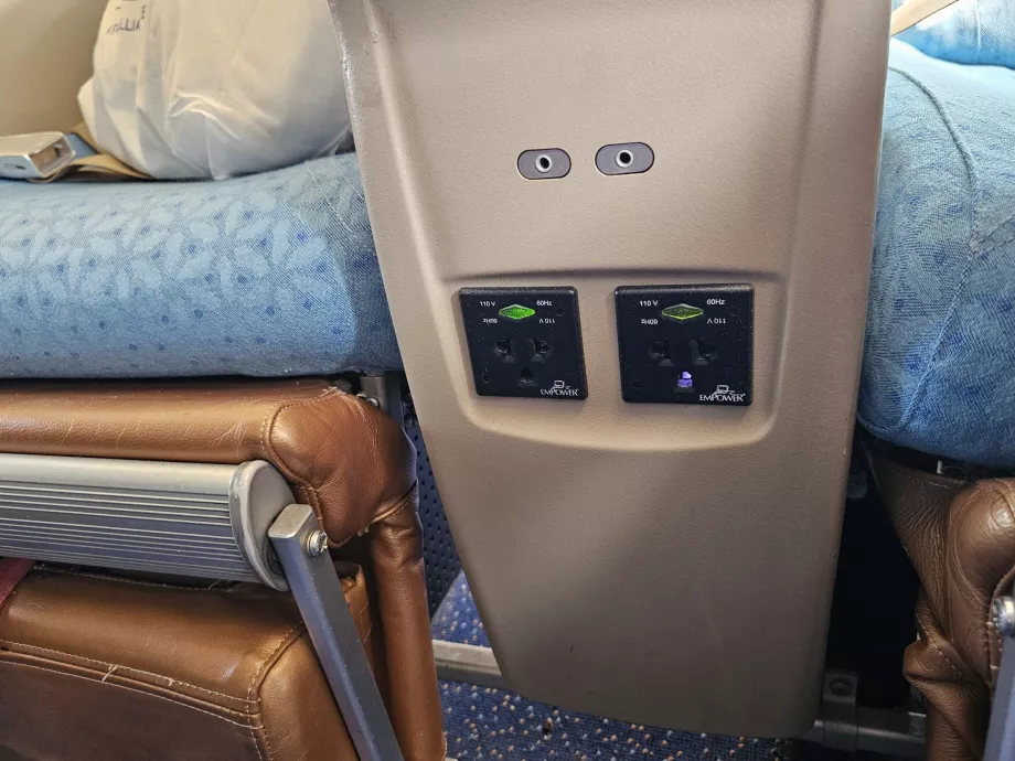 Pistikupesad laadimiseks