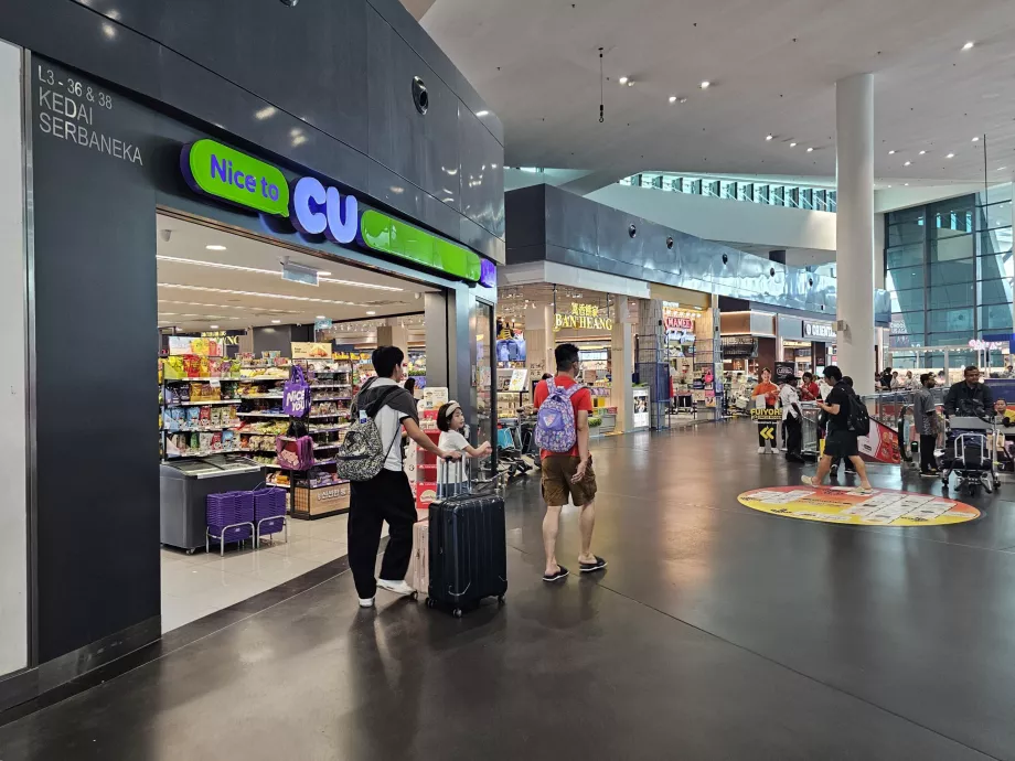 Minimarket, terminal 2, avalik ala