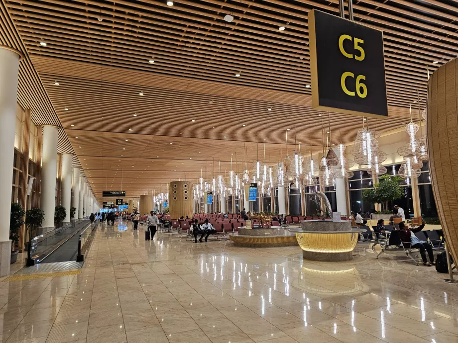 Väljuvate lendude väravad, terminal 2