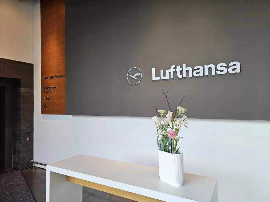 Esimese klassi terminali sissepääsu fuajee