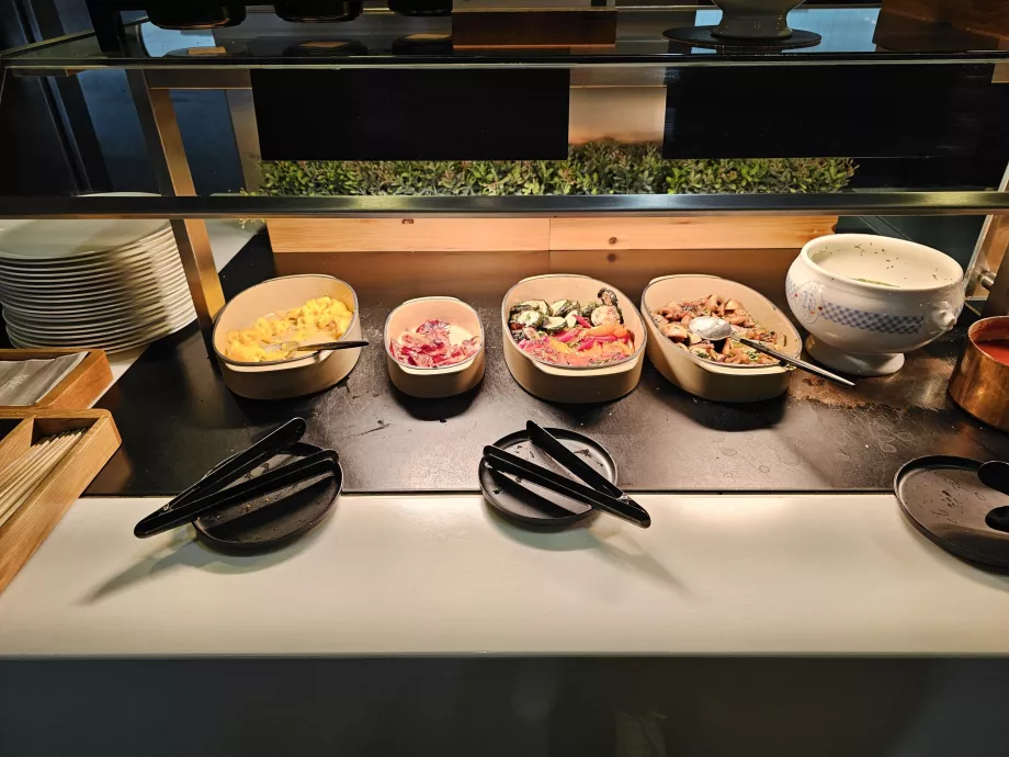 Buffet - sooja hommikusöögi pakkumine