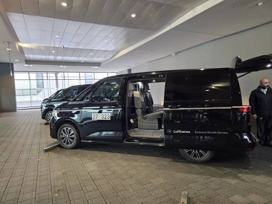 Transfeer lennukile limusiiniga