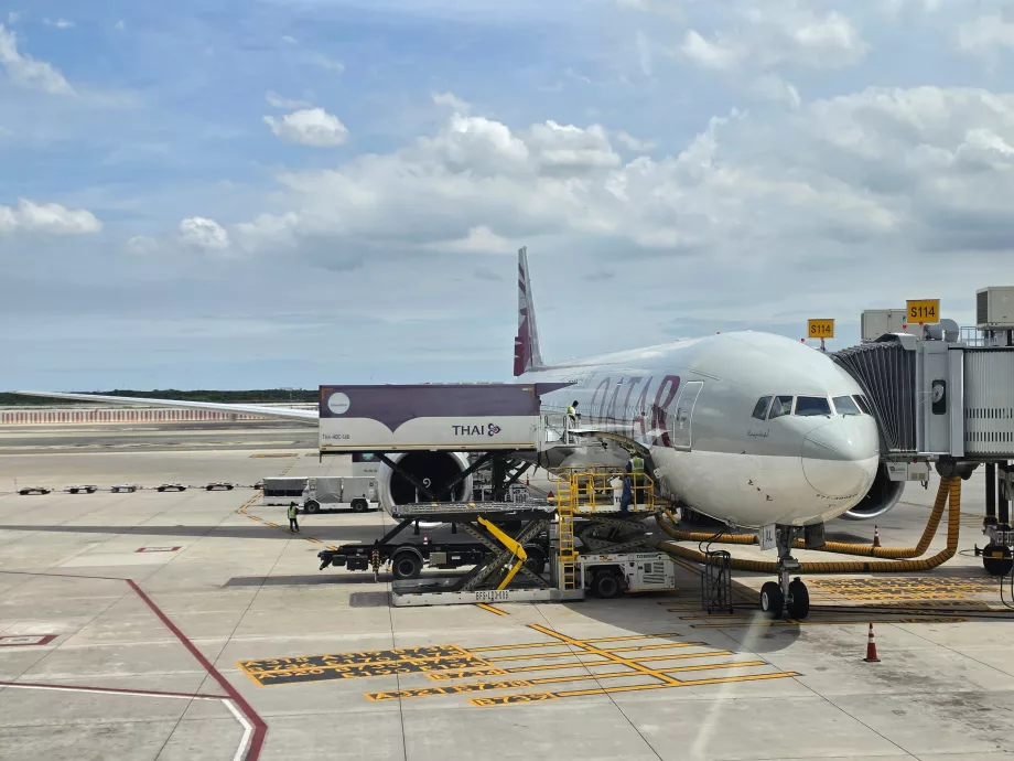 Meie Boeing 777-300 pärast maandumist Bangkokis