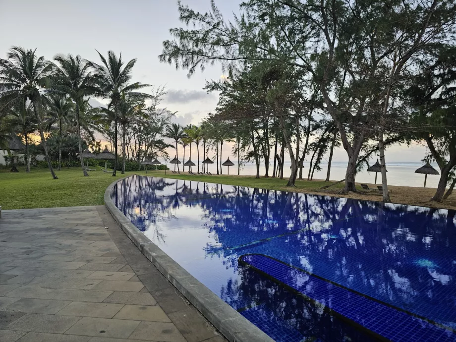 Ujumisbassein