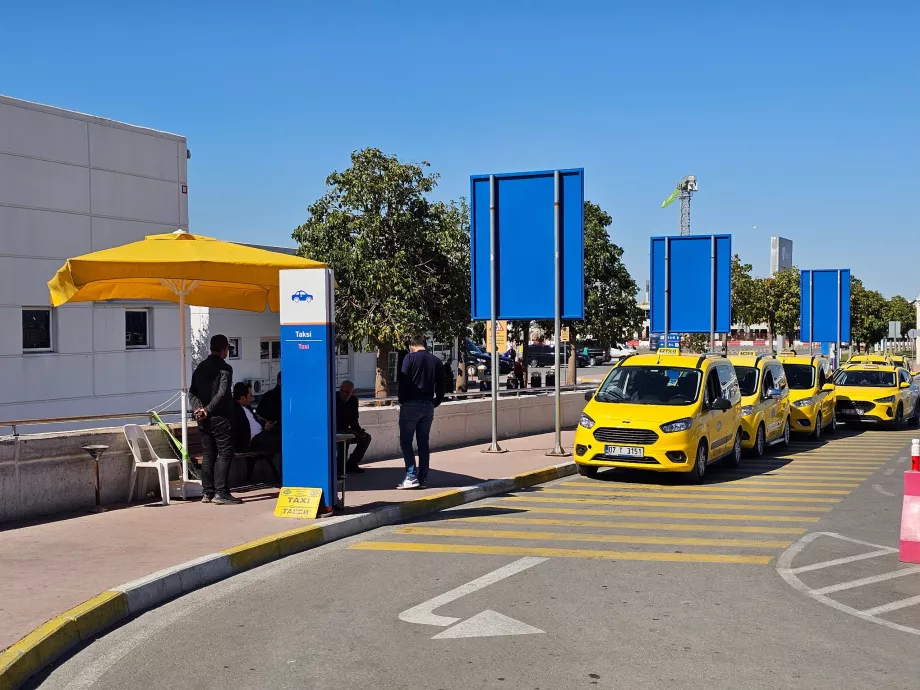 Taksopeatus terminali 2 ees