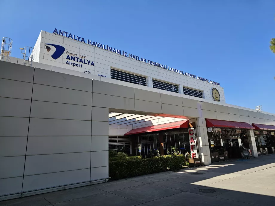 Terminali 1 siseriiklik osa