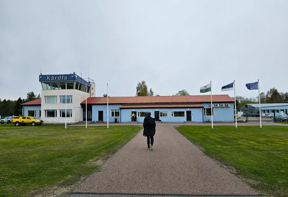saabumine lennujaama Kärdla poolt