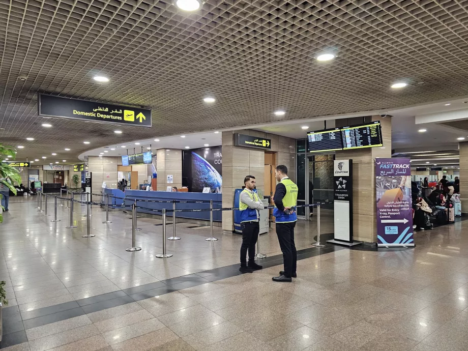 Ühendused riigisiseste ja rahvusvaheliste lendudega