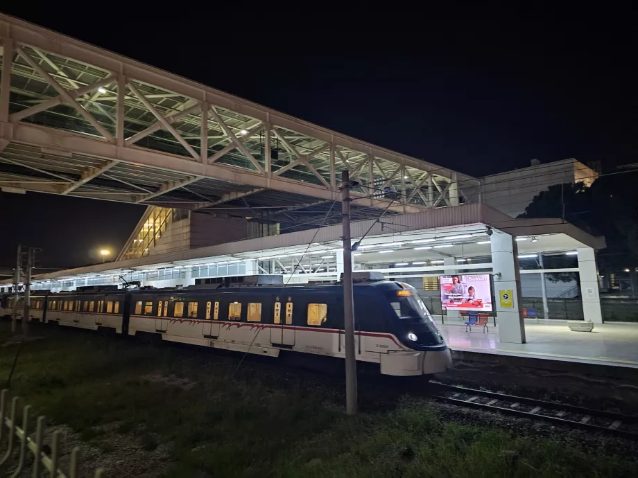 Izmiri lennujaama metroojaamad