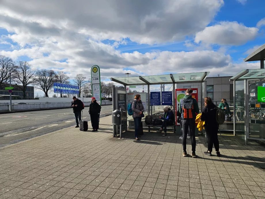 Bussipeatus 490 ja piletiautomaat