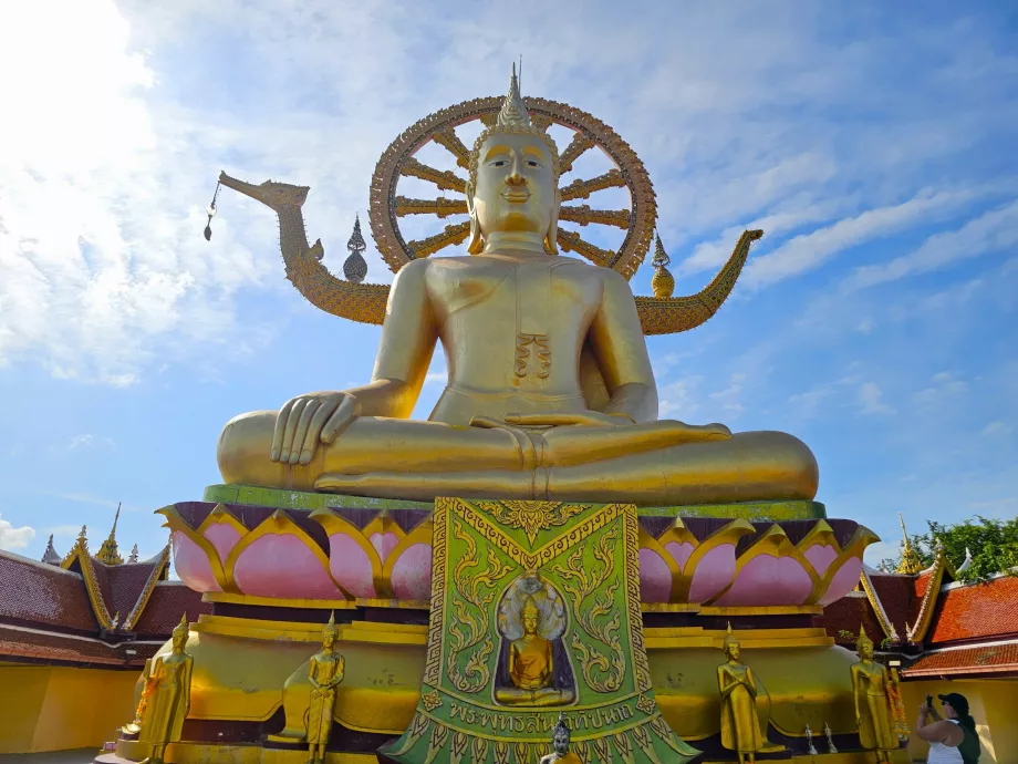Wat Phra Yai