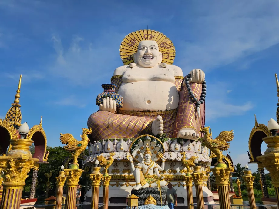 Wat Plai Laem