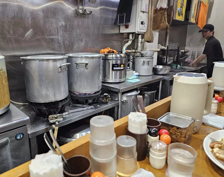 Hinoya Curry, köök