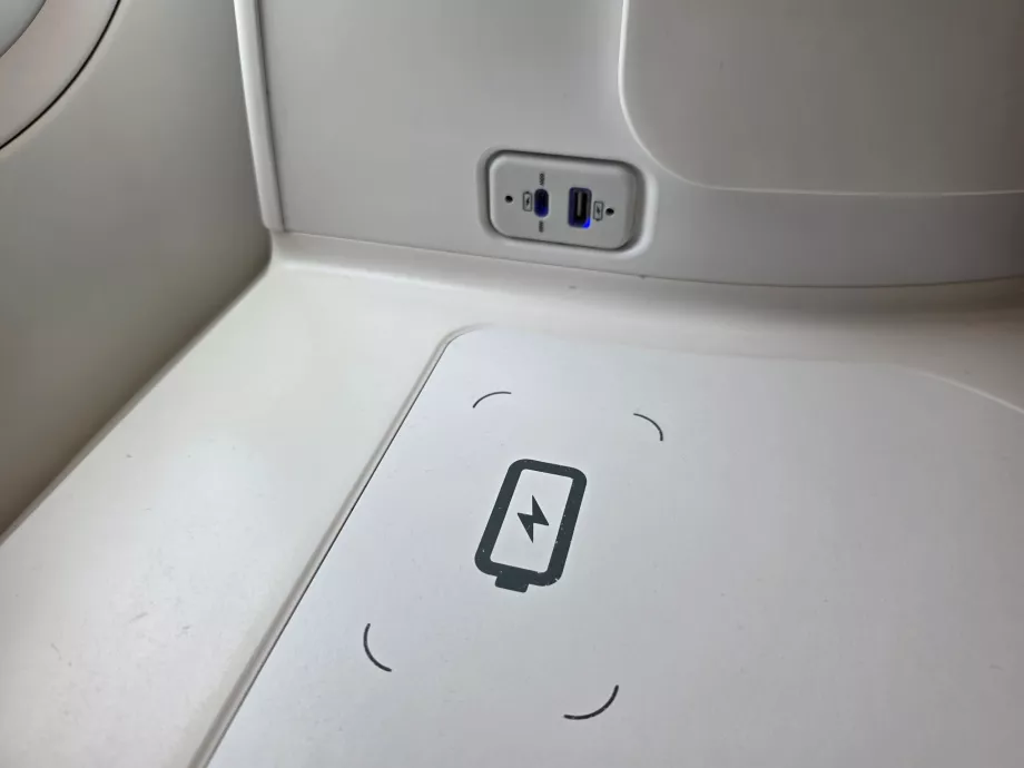 Traadita laadimine ja USB-pordid
