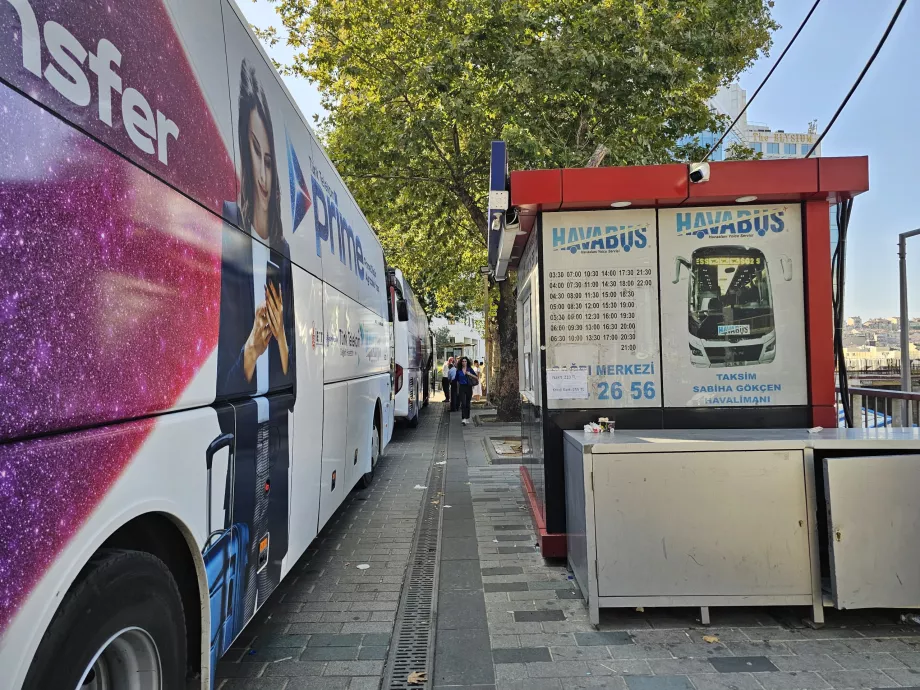 Bussipeatus Taksimi väljakul