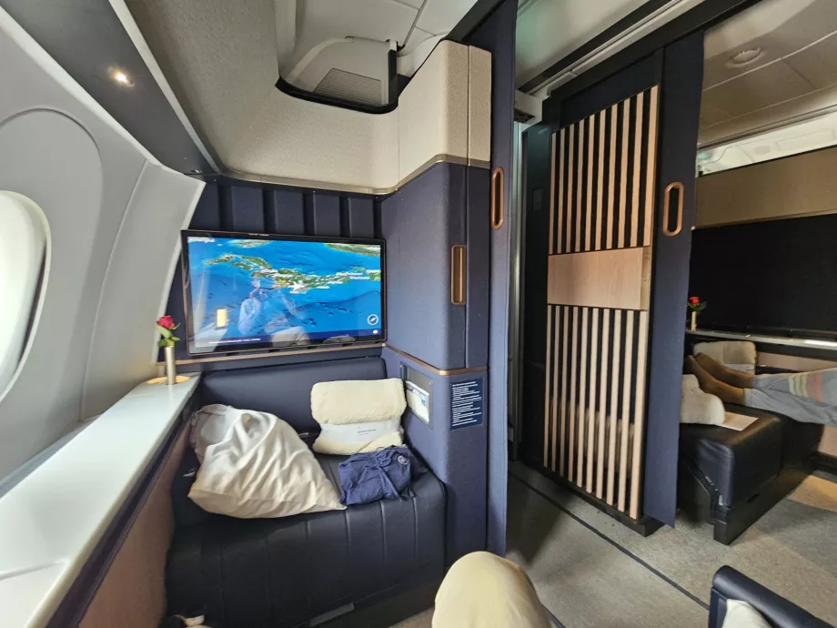 Vaade alleele ja kõrvalasuvile 1D/1E - lahtine uks.