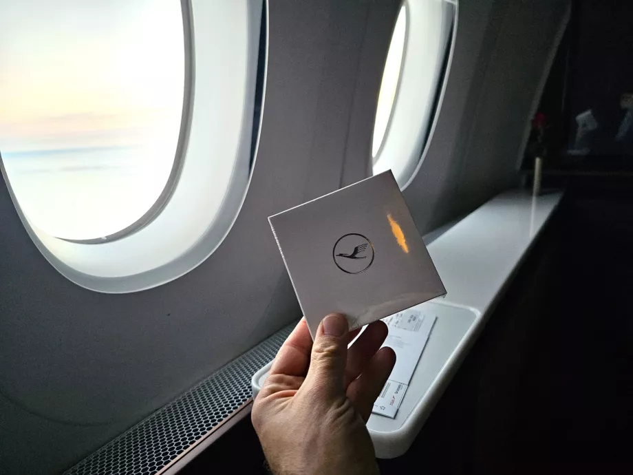 Hüvastijätukarp šokolaadiga