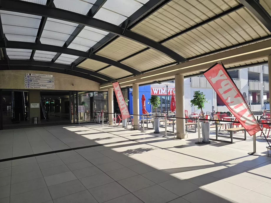 Wimpy terminali vastas asuvas hoones